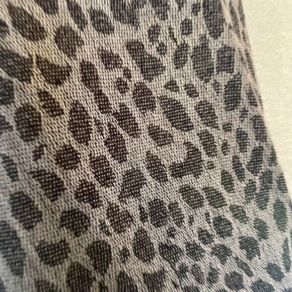 Reversible Animal Print Pashmina Scarf Wrap Shawl – Gray & Black Fringe Edge - Picture 3 of 6